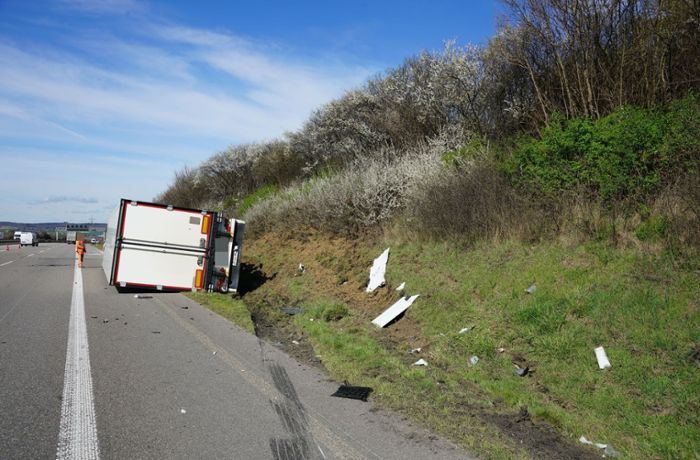 Autobahn bei Kirchheim: Lkw-Unfall verursacht langen Stau und hohen  Schaden
