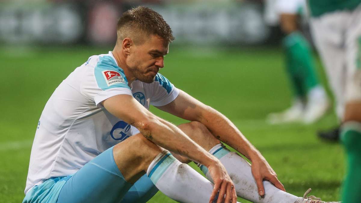  Der FC Schalke 04 muss bis zum Jahresende auf Simon Terodde verzichten. Der Ex-Spieler des VfB Stuttgart laboriert an einer Muskelverletzung. 
