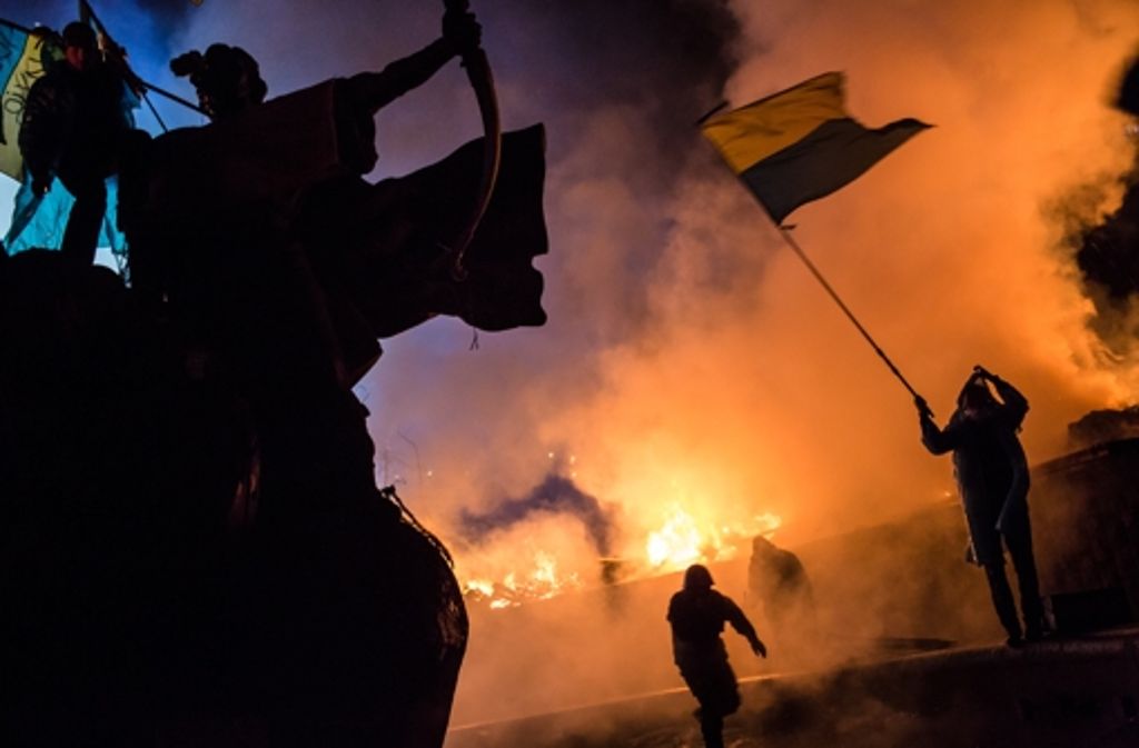 Der Unabhängigkeitsplatz „Maidan“ in der ukrainischen Hauptstadt Kiew wird zum Zentrum des Widerstands. Anfang 2014 werden die Proteste immer intensiver.
