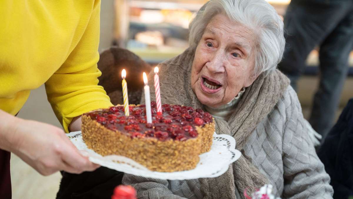 Pflegeheim in Stuttgart: „Fast ein Wunder“: Uroma Mina übersteht Corona und wird 109