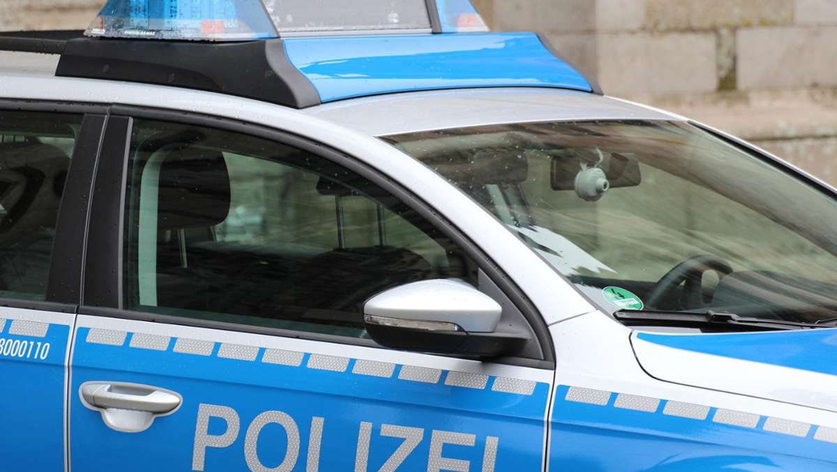 Polizeibericht aus Weissach: 35-Jährige verliert Kontrolle über Auto