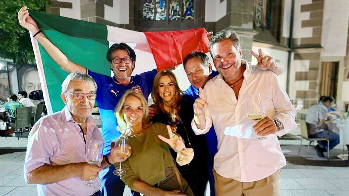 Fußball-Fans in Stuttgart: So feiern die Italiener ihre Mannschaft