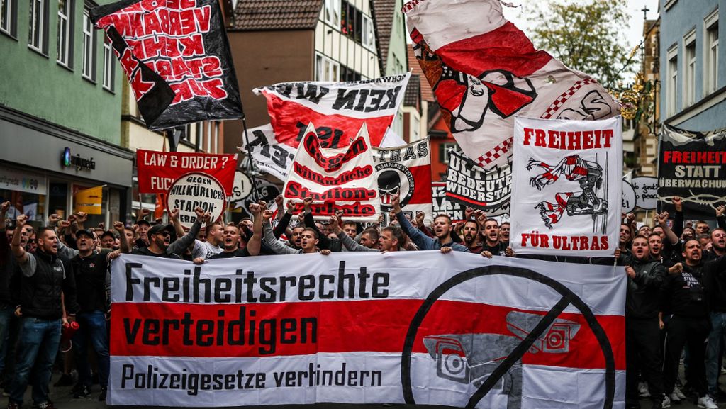 Geplante Polizeigesetzverschärfung: Rund 1000 Teilnehmer bei Demo in Bad Cannstatt