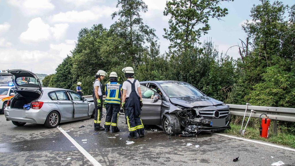 Unfall nahe Grafenau: Mercedes-Fahrer kracht in BMW – vier Verletzte