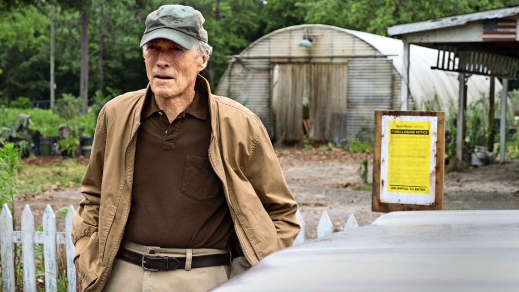 Clint Eastwood spielt einen alten Blumenzüchter, den finanzielle Not zum Kurier eines Drogenkartells werden lässt. 