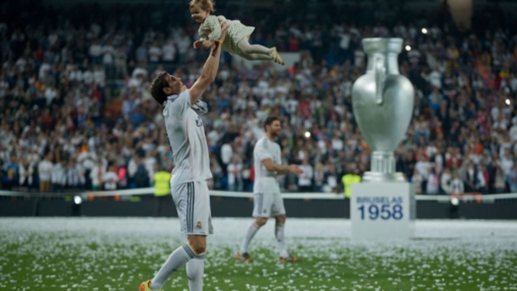  Zuerst feiern die Spieler am Sonntag auf dem Platz des heimischen Bernabeu-Stadions mit ihren Sprösslingen und dem Pokal, dann mit tausenden Fans am Cibeles-Brunnen in Madrid. Der Jubel nach dem Champions League-Sieg von Real Madrid fand (fast) kein Ende. 