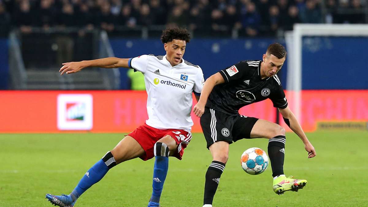  Das DFB-Sportgericht hat den Hamburger SV wegen rassistischer Beleidigungen der Fans beim Spiel gegen Düsseldorf bestraft. Der Zweitligist muss 30.000 Euro Strafe zahlen. 