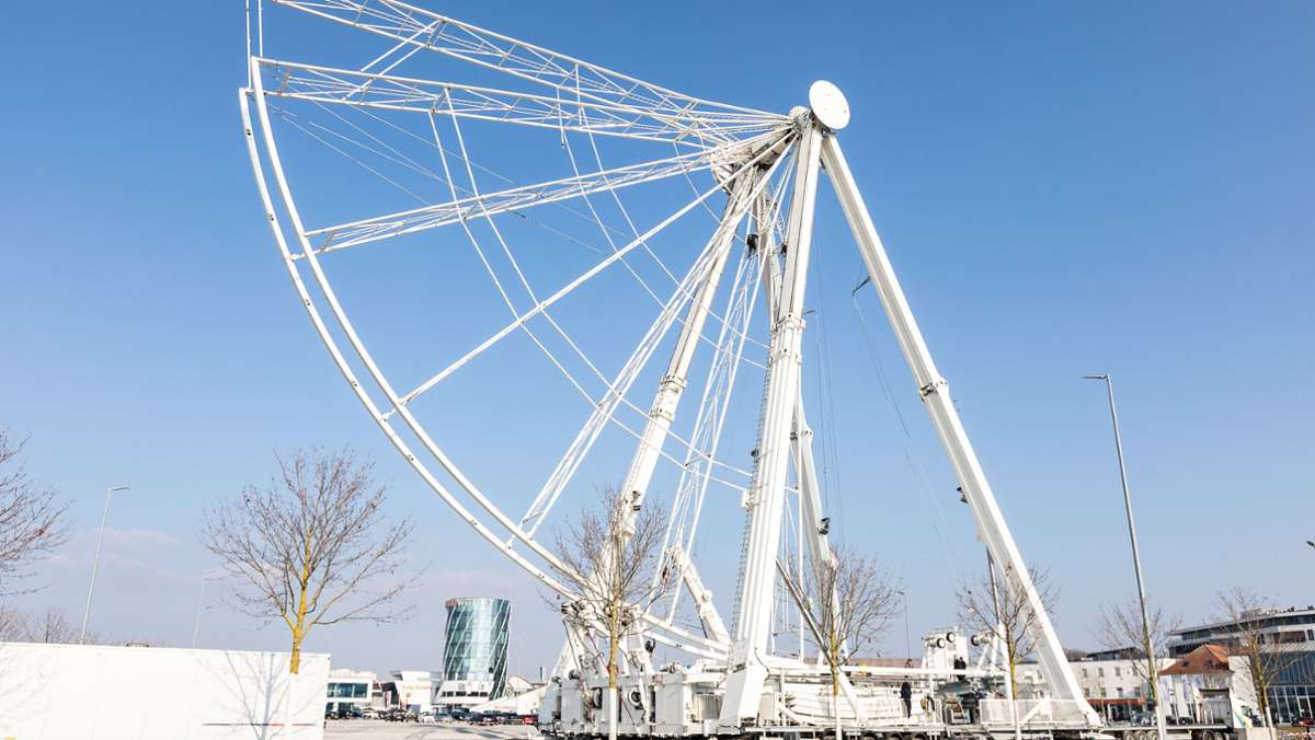 Spektakuläres Riesenrad auf dem Flugfeld: So wächst der City Star gen Himmel