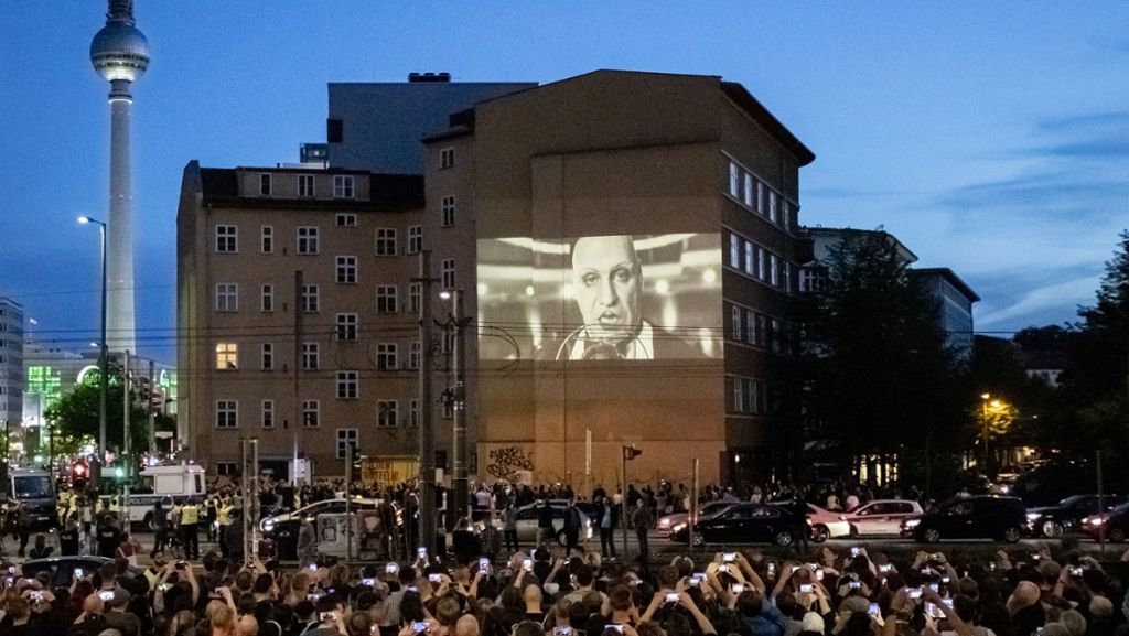 Rammstein huldigt Kraftwerk: Rammstein zeigt neuen Song auf Hauswand