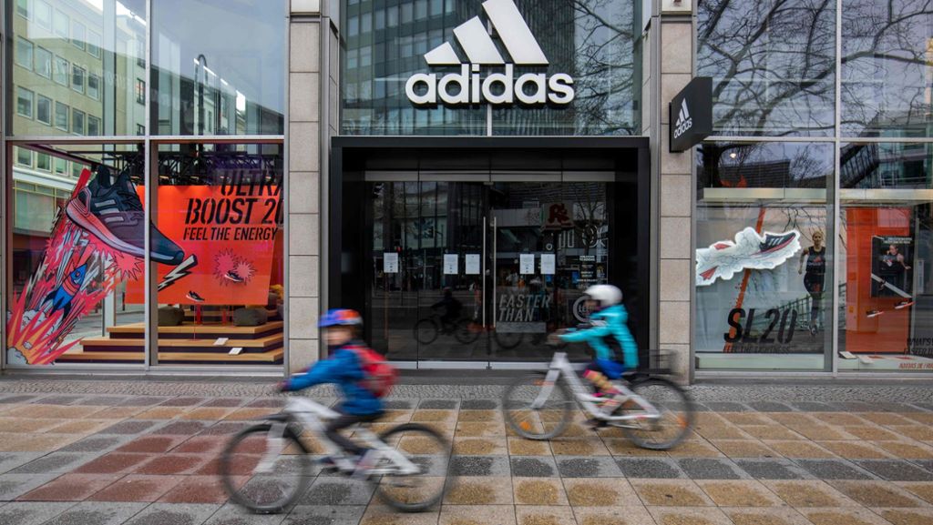  Rolle rückwärts bei Adidas: Das Unternehmen will nach harscher Kritik an seinem Vorgehen nun doch Miete für seine derzeit geschlossenen Läden zahlen. 