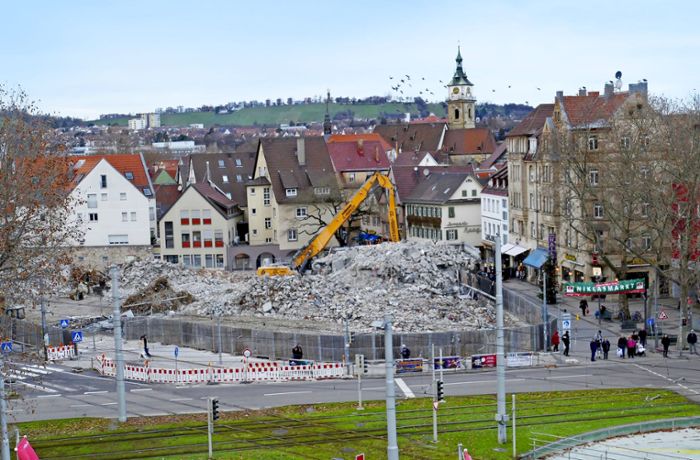 Abriss  in Bad Cannstatt: Nur noch Schutt vom Kaufhof übrig
