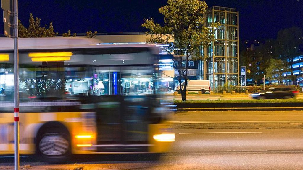 Vor dem Marienhospital in Stuttgart-Süd: Fahrgäste retten ohnmächtigen Fahrer und stoppen Bus