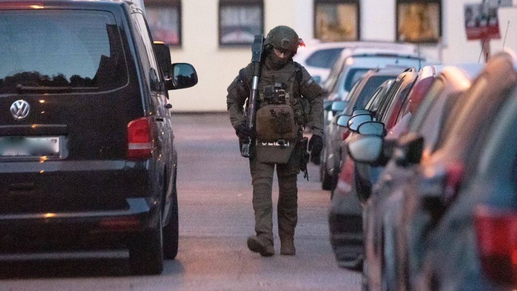 Polizeieinsätze in Stuttgart: Einsatzkommandos auf Waffensuche