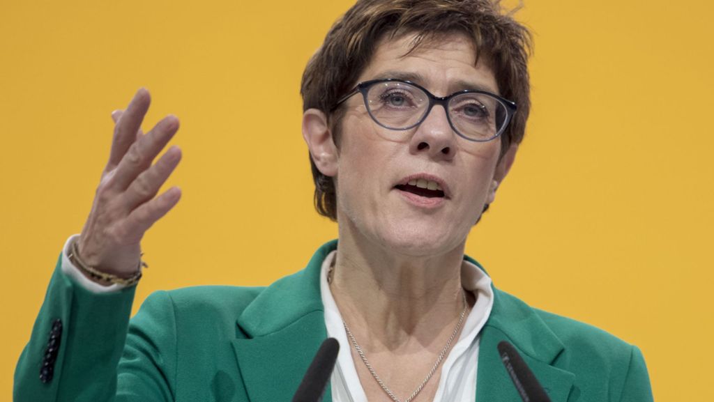 Annegret Kramp-Karrenbauer: Die neue CDU-Chefin dürfte ein Gehalt bekommen