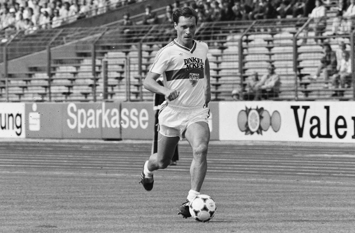 Genialer Spielmacher, in der Saison 1983/84 aber auch an zahlreichen Toren beteiligt: Asgeir Sigurvinsson.