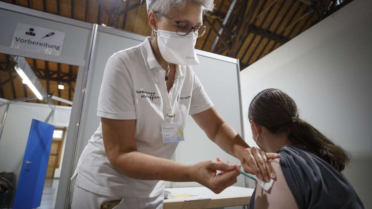  Neben den mobilen Aktionen soll es demnächst fünf feste Anlaufstellen zur Corona-Immunisierung im Rems-Murr-Kreis geben. Schorndorf geht bereits am kommenden Montag an den Start. 