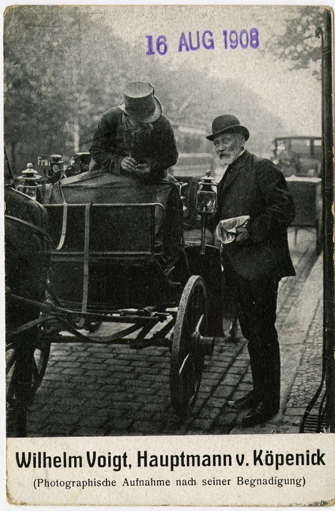 Mit dem Einsatz der Fotografie wurde die Postkarte ein historisches Dokument, wie hier nach der Begnadigung des selbst ernannten Hauptmanns von Köpenick.