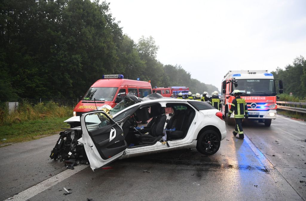 Auf der A81 hat sich am Samstagnachmittag ein schrecklicher Unfall mit vier Toten ereignet.