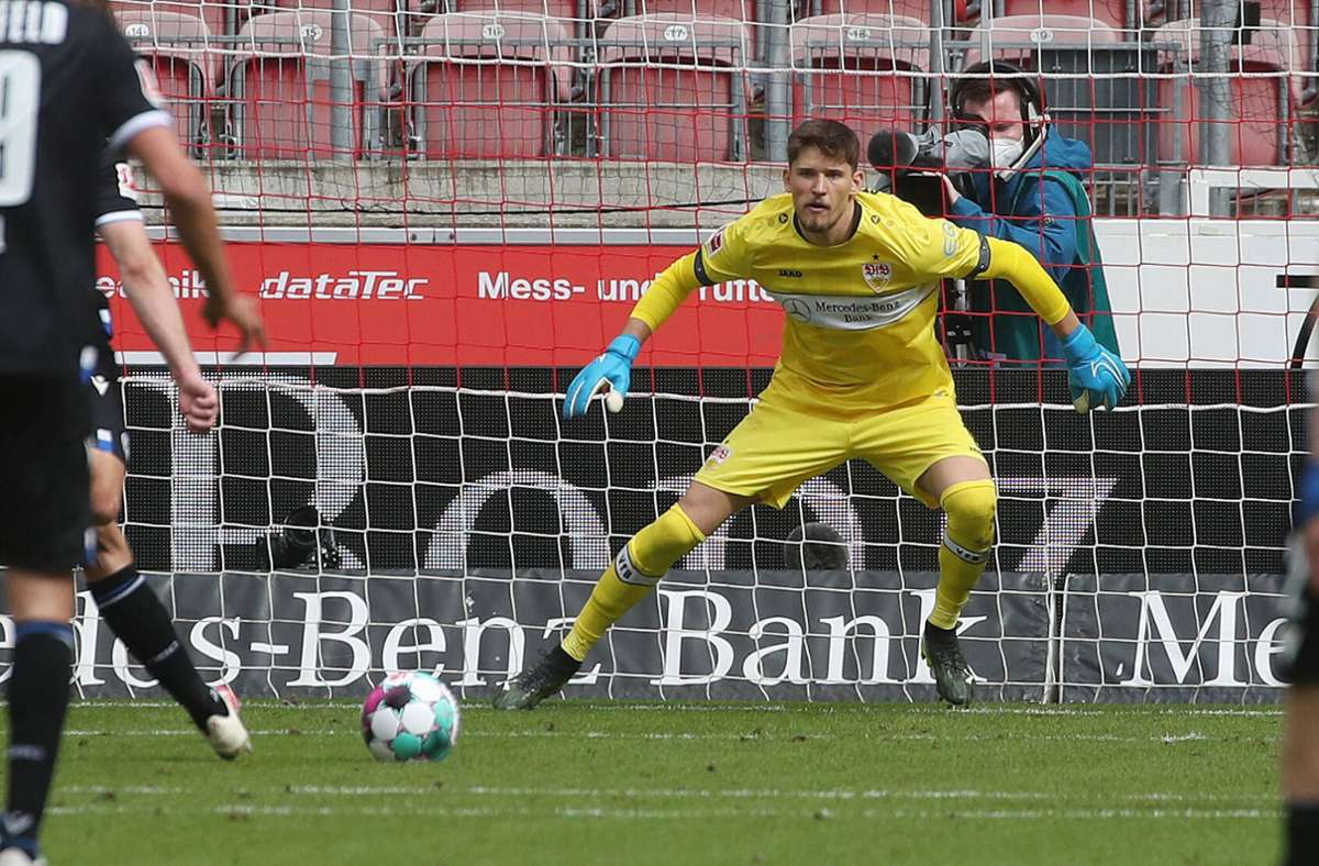 Neue Nummer eins wird 2019 der Schweizer Gregor Kobel, der von der TSG Hoffenheim an den Wasen wechselt und mit dem VfB den direkten Wiederaufstieg schafft. Nach starken Leistungen in der abgelaufenen Bundesliga-Spielzeit wechselt er zur Saison 2021/22 zu Borussia Dortmund.