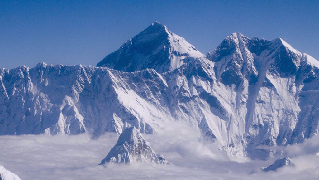 Schlechtes Wetter in Nepal: Hunderte Touristen sitzen auf dem Mount Everest fest