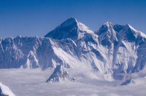 Hunderte Touristen sitzen auf dem Mount Everest fest
