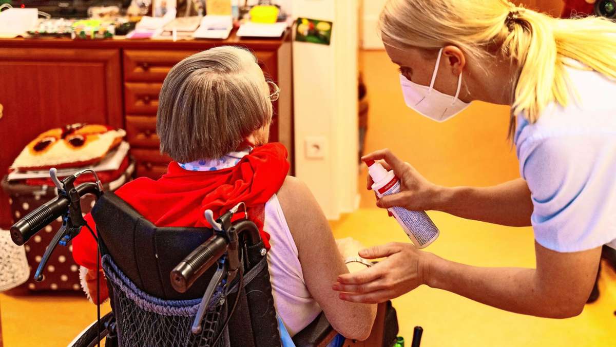 Corona-Impfungen in der Region Stuttgart: Aufklärung soll Pflegekräfte zum Piks bewegen