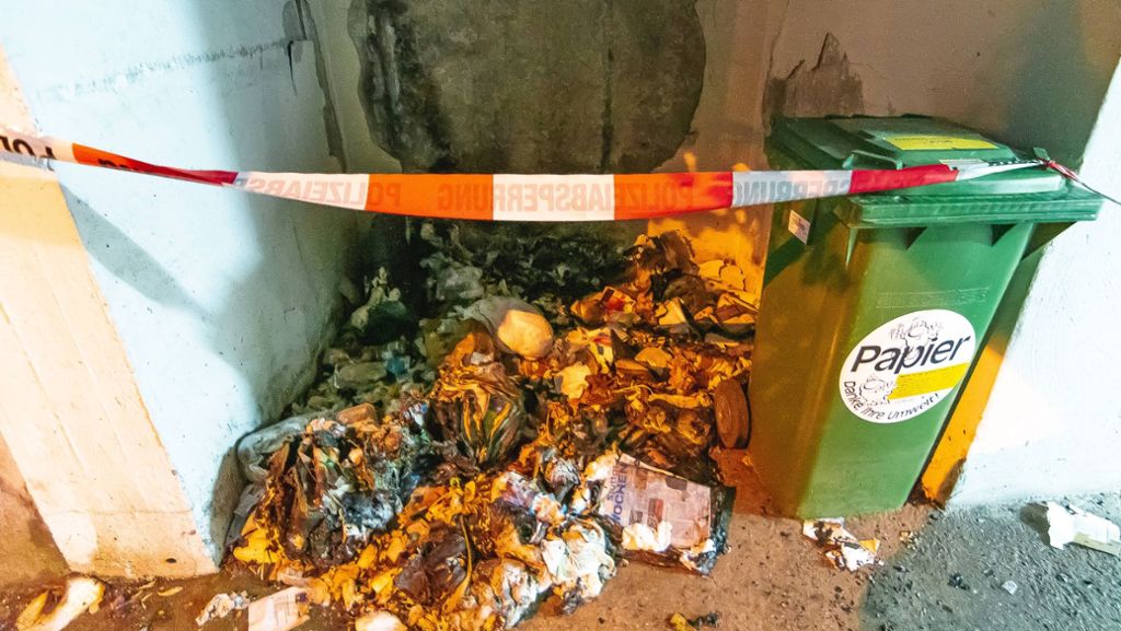 Brandstiftung in Stuttgart-Süd: Unbekannte zünden Mülltonnen an – Zeugen gesucht