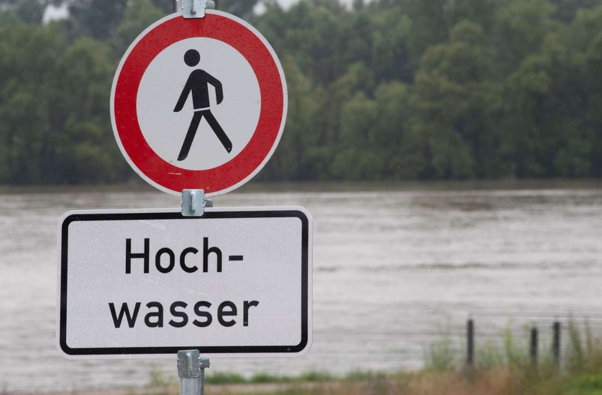 Bis Freitag soll es viel regnen. Vor allem im Süden Baden-Württembergs könnten die Pegelstände schnell und heftig steigen (Symbolbild). Foto: dpa/Sebastian Gollnow