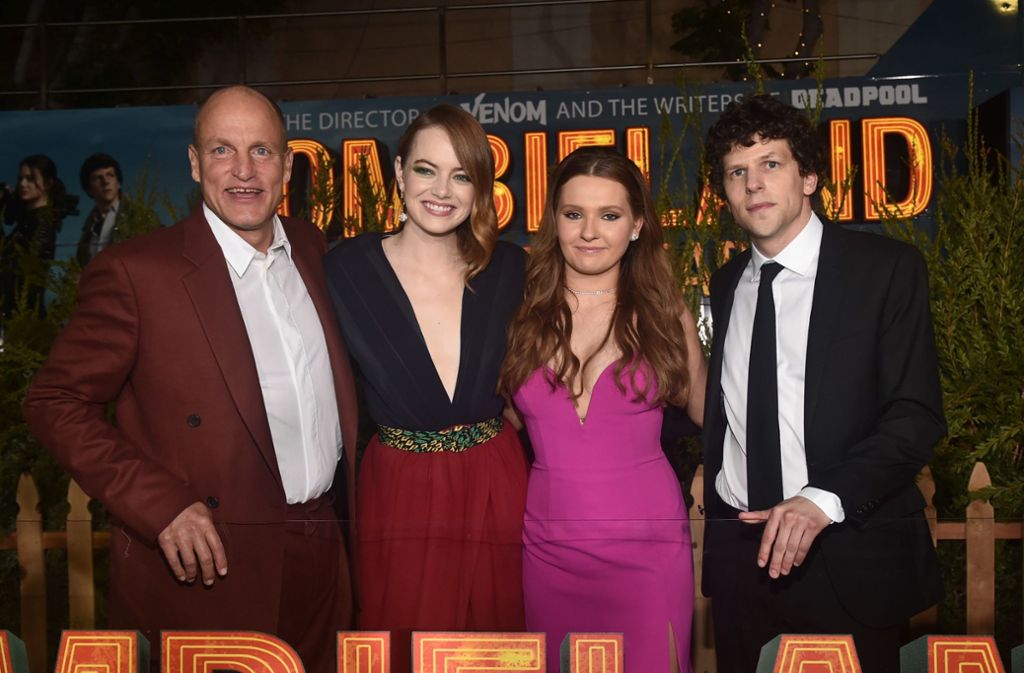 Promi-Auflauf in Woody Harrelson, Emma Stone, Abigail Breslin and Jesse Eisenberg bei der Premiere von Zombieland – Doppelt hält besser in Westwood, Kalifornien.