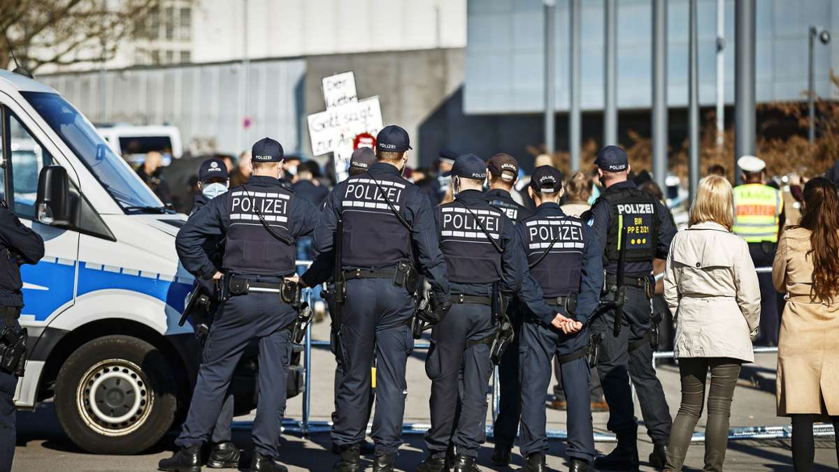 Antifa-Prozess in Stuttgart: Nebenkläger aus dem rechten Lager beschuldigt die  IG Metall