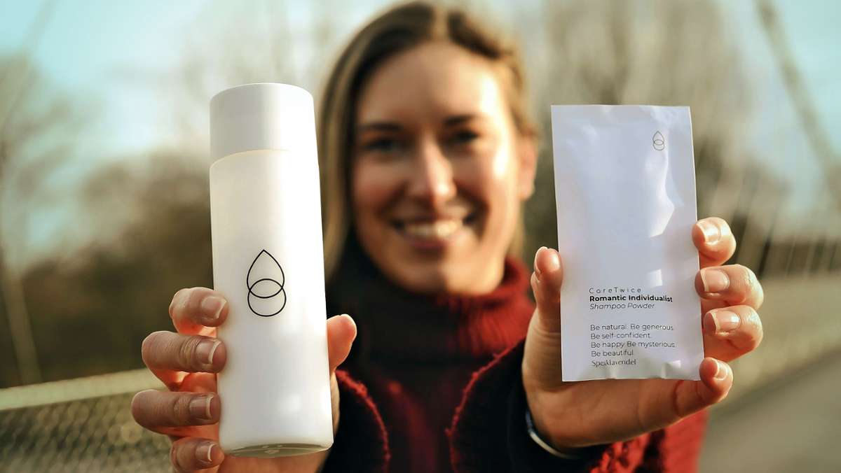 Die Stuttgarterin Lena Scholpp hat mit drei weiteren Frauen ein Shampoopulver entwickelt, das ohne Plastik auskommt und trotzdem flüssig wird. Nun geht der Online-Shop an den Markt. 
