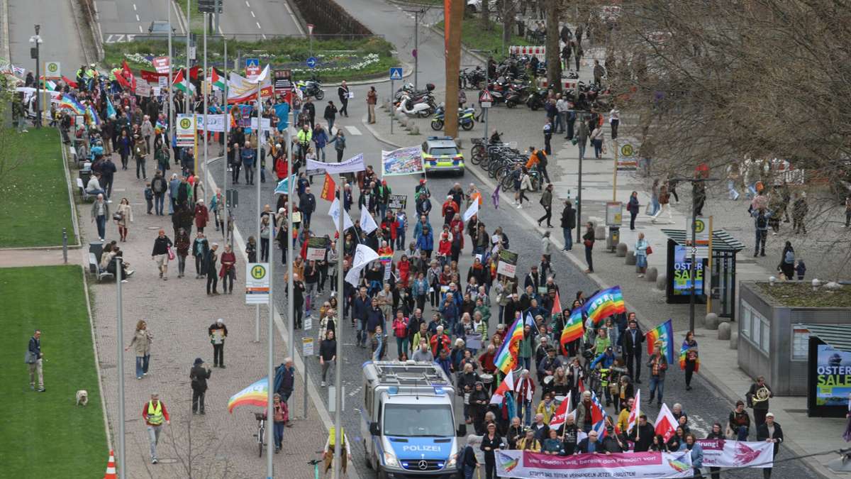 Protest in Stuttgart: Wie geht Frieden? – Ansichten prallen bei Demos aufeinander