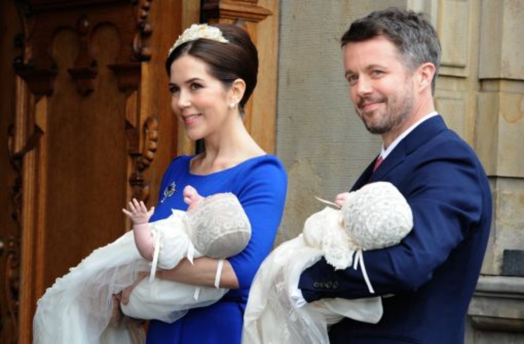 Das dänische Kronprinzenpaar Mary und Frederik mit Prinz Vincent und Prinzessin Josefine. Foto: dpa