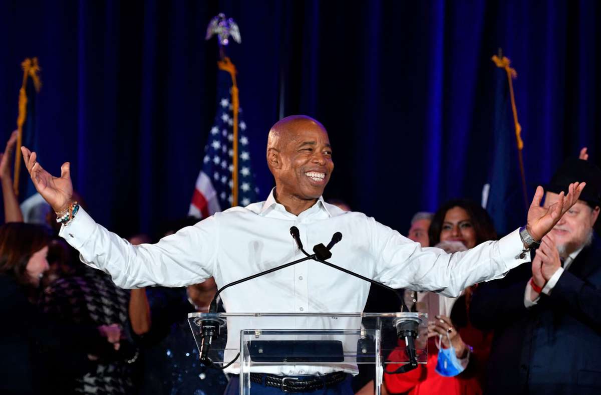 Der Demokrat Eric Adams wird der neue Bürgermeister von New York. Foto: AFP/ANGELA WEISS
