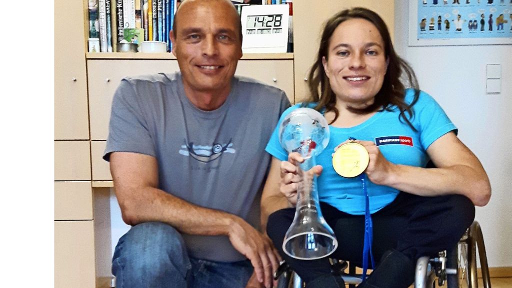  Goldmedaille und Kristallkugel als Trophäen einer erfolgreichen Saison: Besser konnte es für Anja Wicker und ihren Vater Volker nicht laufen. 