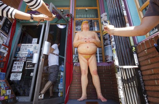 Nackte Trump-Statue wird versteigert