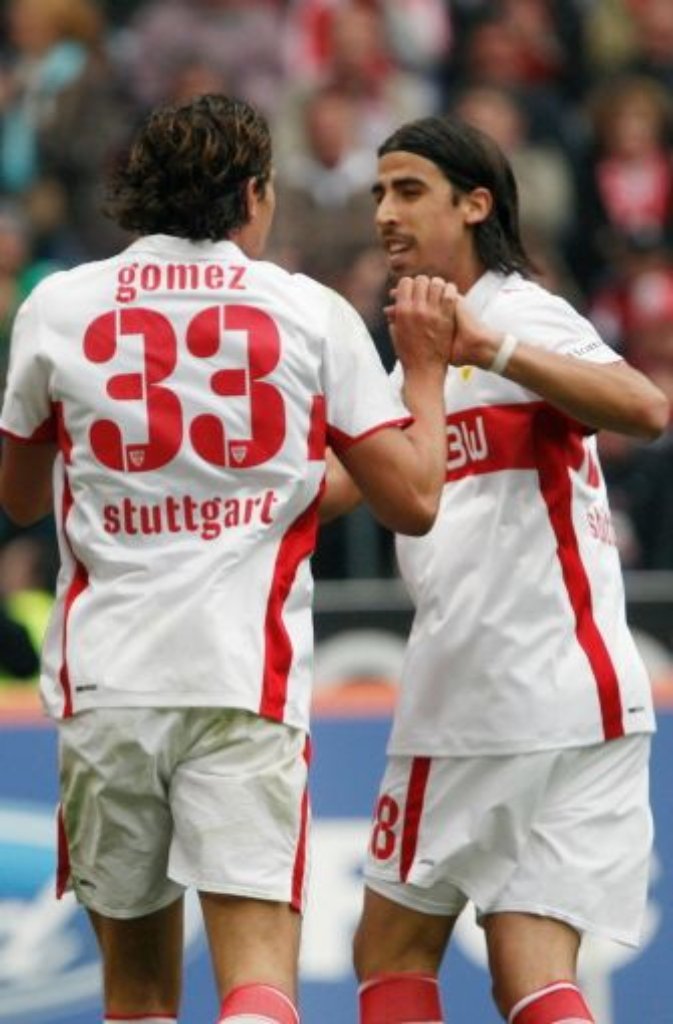 ... unter anderem Mittelfeldmotor Sami Khedira (rechts), die Stürmer Mario Gomez und ...
