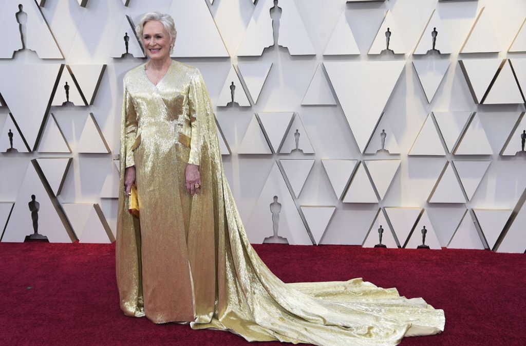 Glitzerfee I: Von Kopf bis Fuß in Gold gewandet: die Schauspielerin Glenn Close hat zwar den Goldjungen nicht gewonnen, dafür viel Aufmerksamkeit für ihr Kleid von Carolina Herrera.