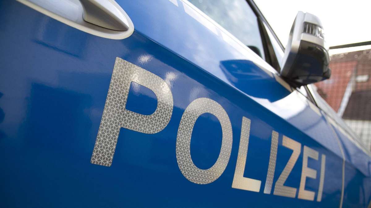 B 10 bei Plochingen: Autofahrer bremst Verkehr aus