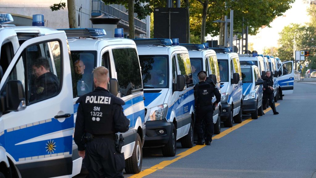Chemnitz: Nach gewaltsamem Tod ziehen Hunderte durch die Stadt