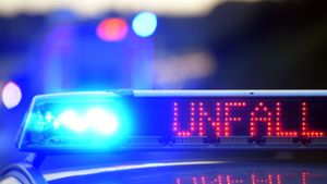 Ubstadt-Weiher im Kreis Karlsruhe: Auto kommt von Straße ab – ein Toter und drei Schwerverletzte