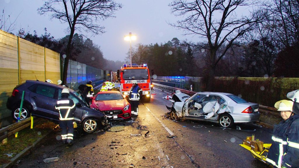 Verkehrstote in der Region Stuttgart: Raser reißt Autofahrerin mit in den Tod