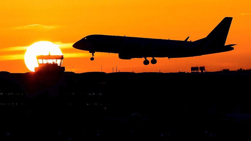 Regierung verteuert Fliegerei: Klimavorstöße bremsen Flugbranche