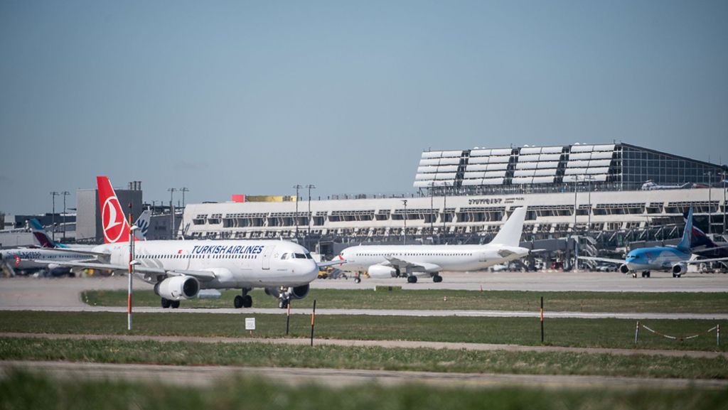 Flughafen Stuttgart: Flugbetrieb wegen Gewitters eingestellt