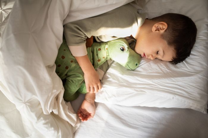 Ab wann sollten Kinder alleine schlafen?