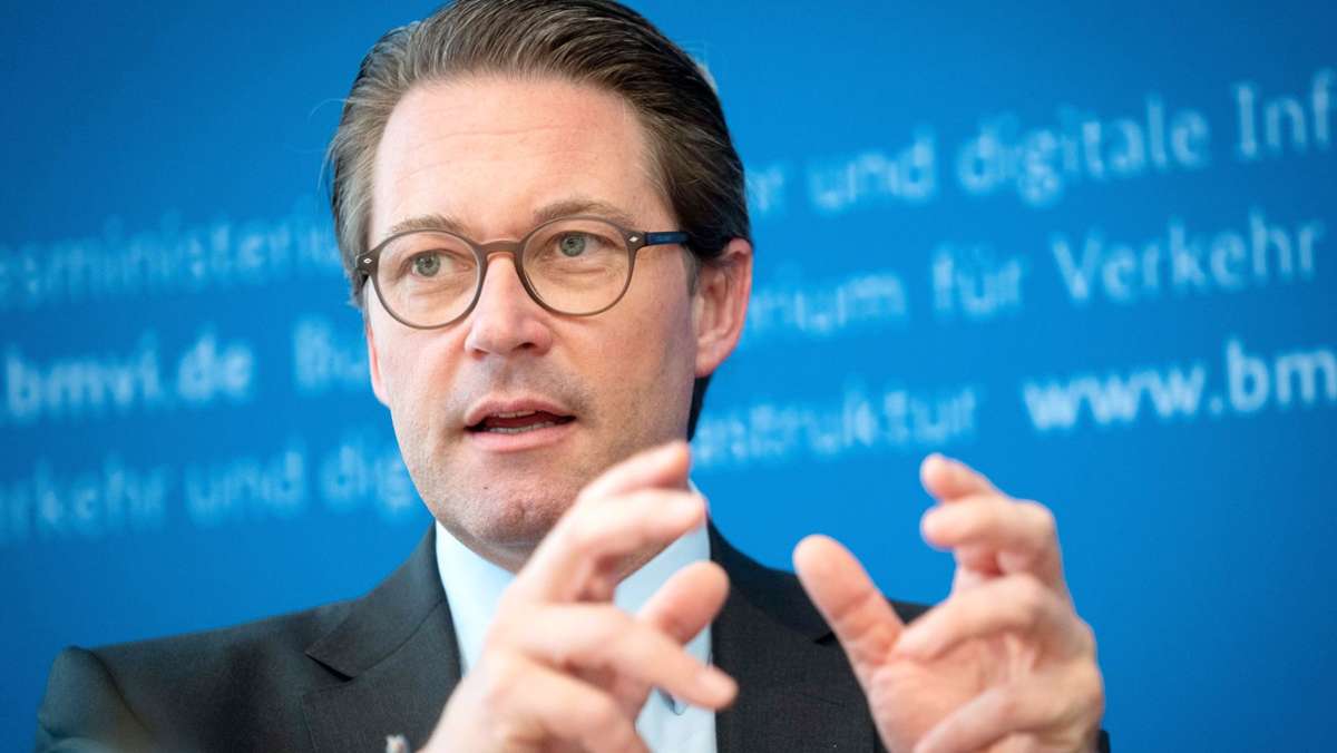  Mit Blick auf die weiteren Sondierungsgespräche sagt Bundesverkehrsminister Andreas Scheuer, dass die künftige Bundesregierung zu hohen Spritpreisen vermeiden müsse. 