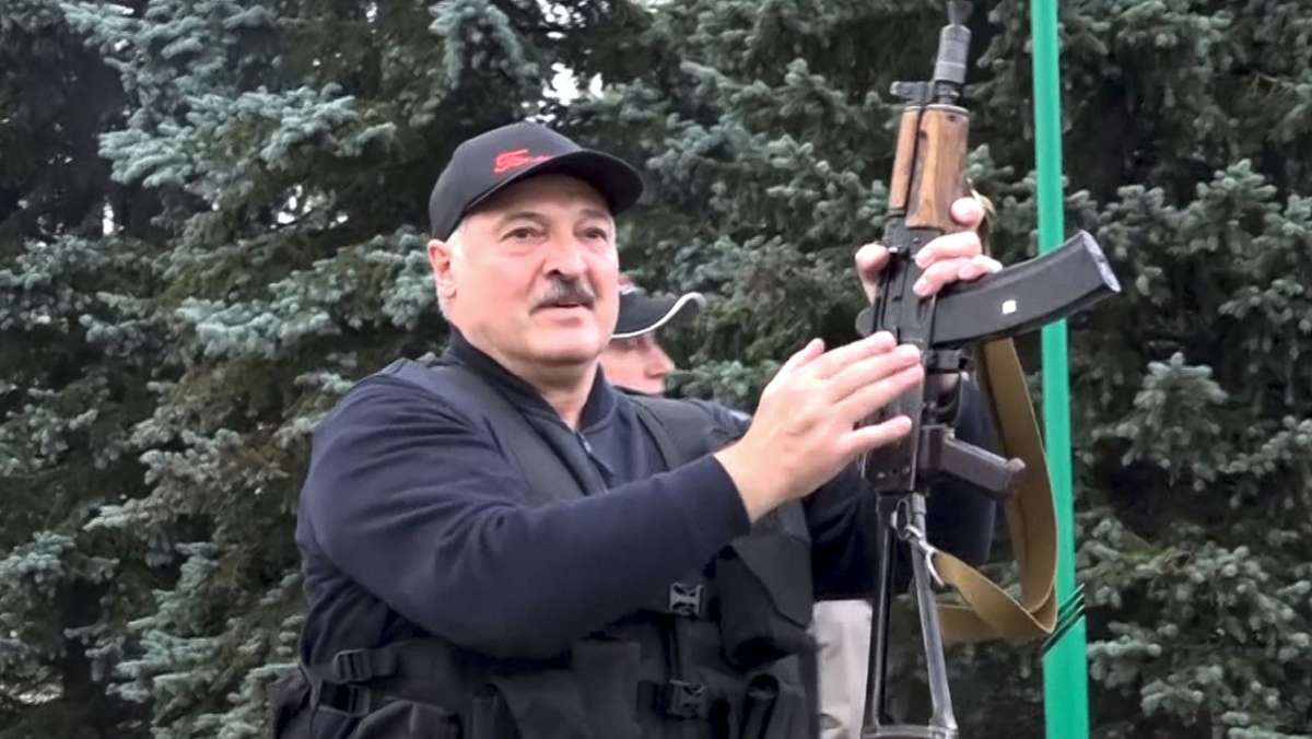 Alexander Lukaschenkos abschreckende Mode: Die Waffen eines Mannes