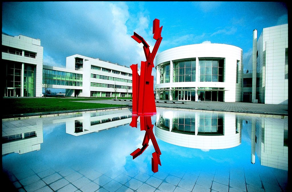 Die Bauten von Richard Meier – noch Heimat des Daimler-Forschungszentrums – setzten Standards für die Arbeitswelt. Foto: Daimler AG