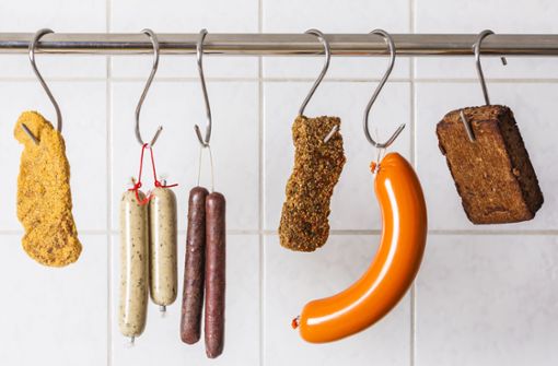 Der Fleisch- und Lebensmittelindustrie bereiten vegane und vegetarische Produkte derzeit traumhafte Umsätze. Aber: Ist das auch gesund? Foto: mauritius images / Westend61 / Werner Dieterich