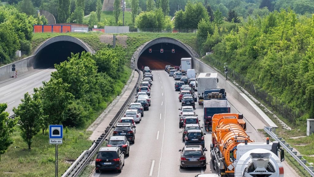 Engelbergtunnel bei Leonberg: Verdacht bestätigt: Brandmeldeanlage löst Staus aus